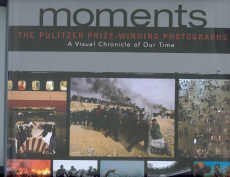 Moments: The Pulitzer Prize-Winning Photographs by Hal Buell (2007-05-03) Hal Bu